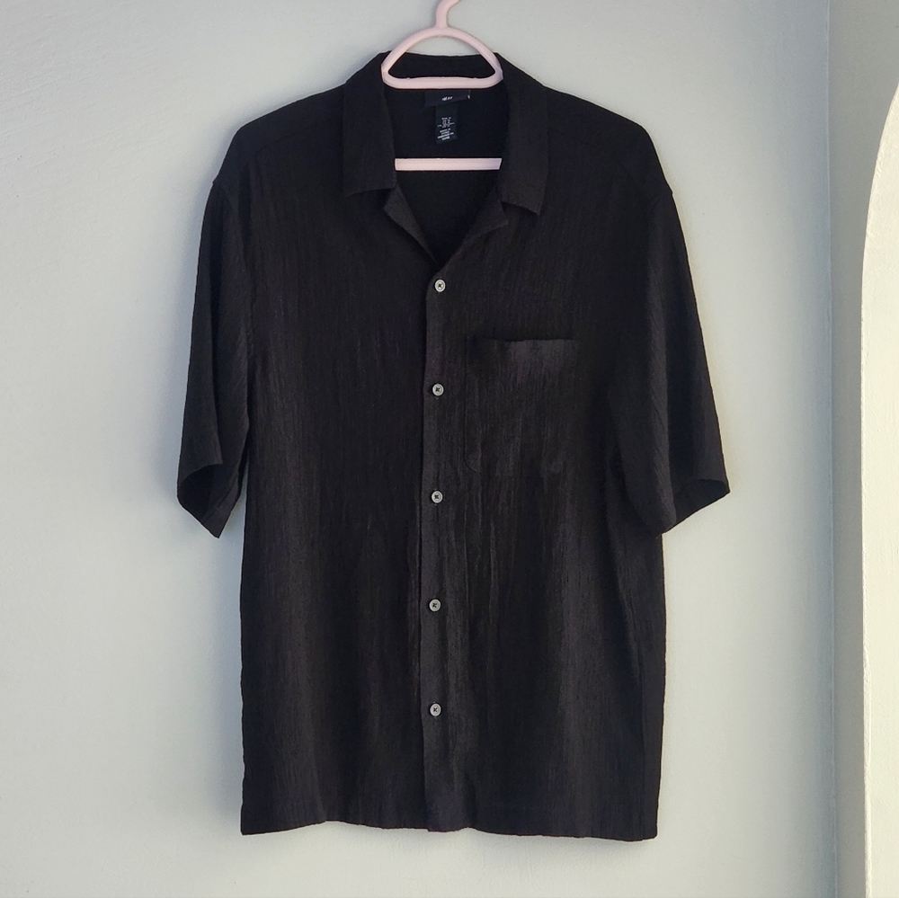 Men's H&M Black Waffle Resort Style Button Up Short Sleeve Shirt Medium